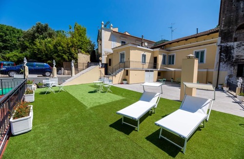 Marini Apartment | Deluxe Double Room with Shared Terrace, Wi-Fi and Air Conditioning