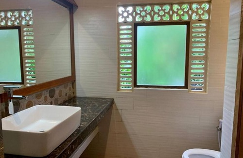Pengosekan Bed & Breakfast | Deluxe Double Room with Balcony at Mandala Home Stay