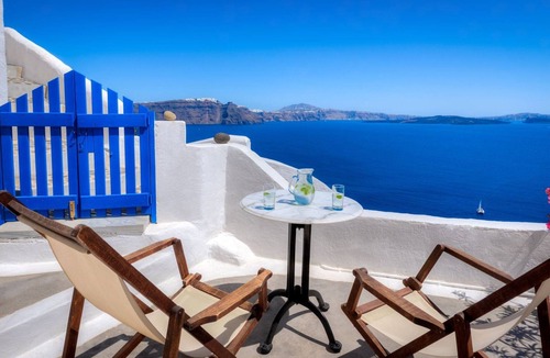 Oia Villa | Deluxe Santorini Studio | Santorini Studio | Wonderful Sea Views | Oia