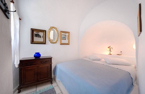 Oia Villa | Deluxe Santorini Villa | Villa Family | 2 Bedroom | Wonderful Sea Views | Oia