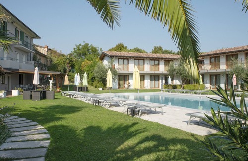 Pieve Vecchia Apartment | Deluxe Suite 2 with Shared Pool and Private Balcony