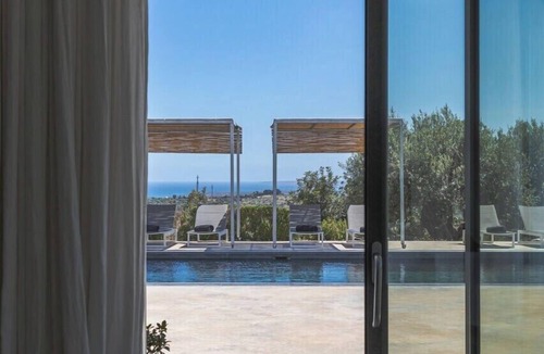 Avola Villa | Dietro al Muro - Four Bedroom Villa, Sleeps 10