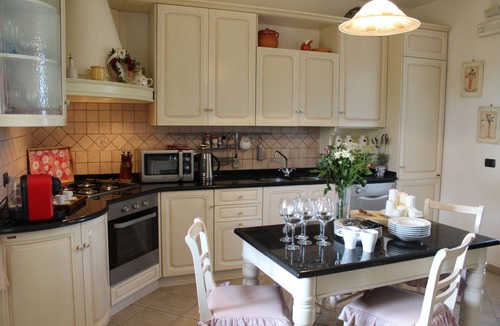 Camaiore Villa | "DIMORA DEGLI ULIVI" single villa, fenced garden, privacy, AC, pet friendly