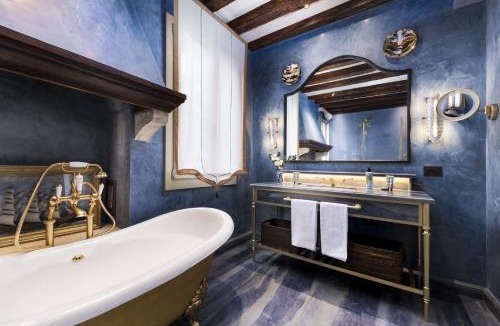 Dorsoduro Apartment | Dimora Orlando A breathtaking Venetian Retreat with Private Courtyard