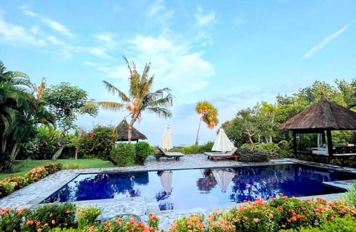 Umeanyar Villa | Direct beachfront 4BR/BR villa in tropical garden. Villa chef, villa pool, WiFi