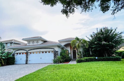 Calabria Villa | DISCOUNT! DISNEY parks Family friendly. Spacious and single level luxury home.