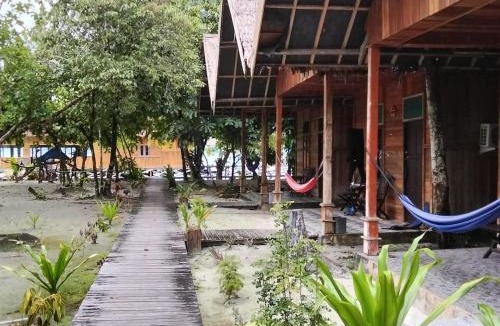 Mansuar Island House | Diving Mansuar and home