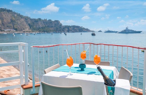 Villagonia Apartment | Double Room 'Second Floor 316' with Shared Terrace, Wi-Fi and Air Conditioning