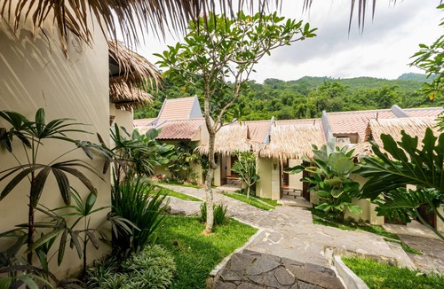 Pasirjambu Hotel | Driam Riverside Resort
