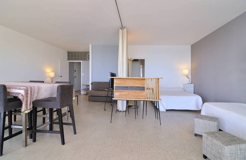 Juan-les-Pins Apartment | EDEN BEACH - Wonderful panoramic seaview for this spacious et seafront 2 ROOMS
