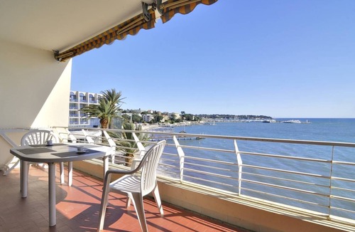 Juan-les-Pins Apartment | EDEN BEACH - Wonderful panoramic seaview for this spacious et seafront 2 ROOMS