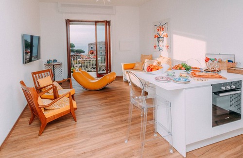 Sorrento City Centre Apartment | Eden House, Amazing Seeview Apartment no Car needed Sorrento center no noise