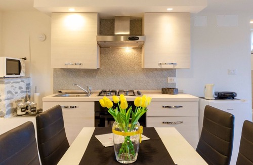 San Massimo Apartment | Einzimmerwohnung mit Terrasse und Blick auf den Berg by Interhome