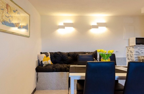 San Massimo Apartment | Einzimmerwohnung mit Terrasse und Blick auf den Berg by Interhome