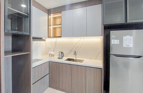 Kesawan Apartment | Elegant 2BR Apartment at The Reiz Condominium Medan