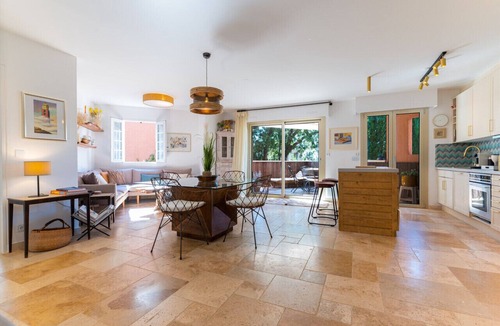 Saint-Tropez Apartment | Elegant 3-bedroom apartment in the center, pool + parking included
