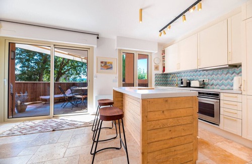Saint-Tropez Apartment | Elegant 3-bedroom apartment in the center, pool + parking included