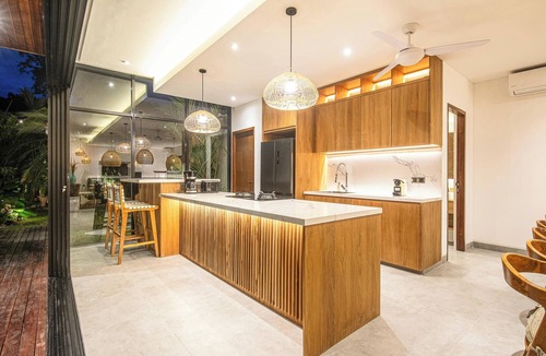 Batubelig Villa | Elegant 6BR Canggu Villa – Steps from the Ocean