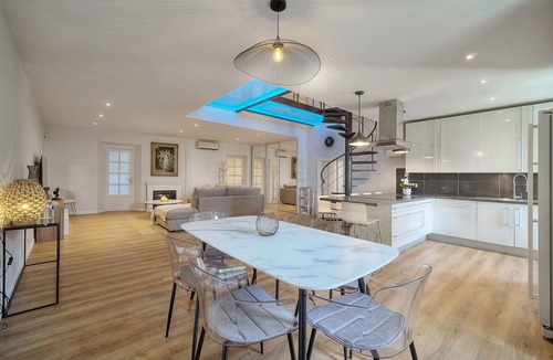 Le Suquet Apartment | ELEGANT DUPLEX 5 CHAMBRES PLAGES DU MIDI A5B003