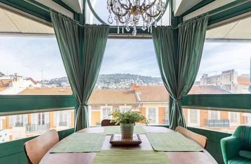 Quartier du Port Apartment | Elegant Holiday Home in Nice with Balcony