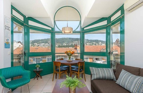Quartier du Port Apartment | Elegant Holiday Home in Nice with Balcony