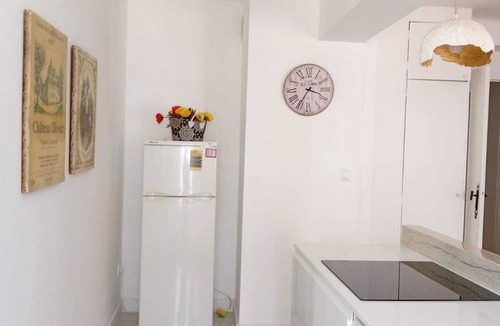 Prado - Republique Apartment | elegant large 3 pc apartment with AC in the center of Cannes next to Croisette.