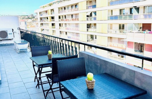 Prado - Republique Apartment | elegant large 3 pc apartment with AC in the center of Cannes next to Croisette.