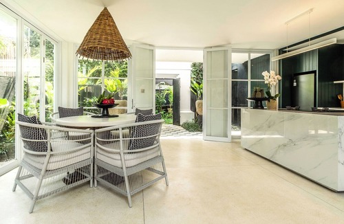 Kedewatan Villa | Elegant & Stylish villa only minutes to Ubud Market overlooking the rice paddies