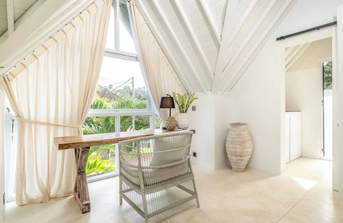 Kedewatan Villa | Elegant & Stylish villa only minutes to Ubud Market overlooking the rice paddies