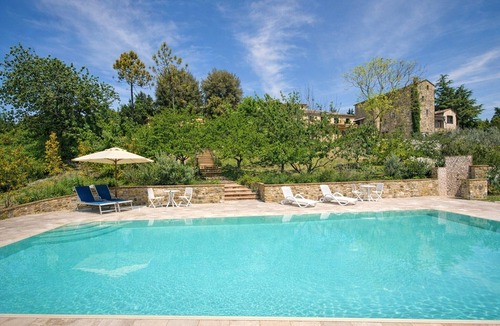Volterra Apartment | Elegant Tuscany Holiday Home for 4