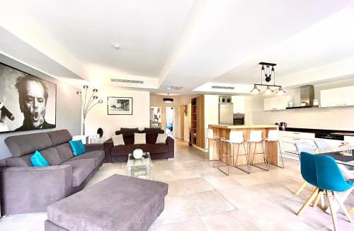 Roquebrune-Cap-Martin Apartment | Elia-parking-jardin-piscine-climatisation