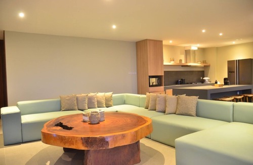 Bandung Villa | Emerald hill 12 BR karaoke heated pool