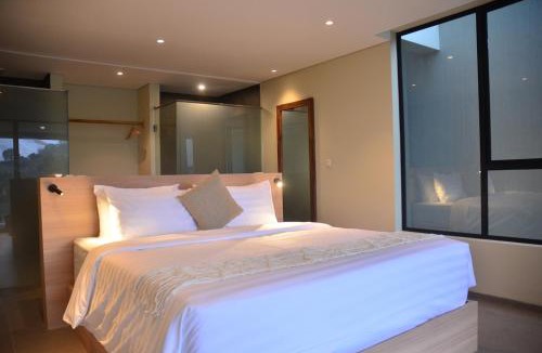 Bandung Villa | Emerald Hill Mountain 8 BR and 4 BR Honeymoon Suite Private Plunge Pool Karaoke Heated Pool