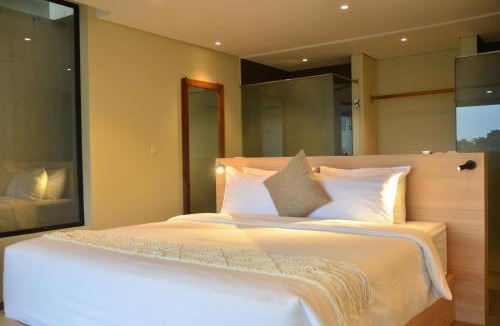 Bandung Villa | Emerald Hill Mountain 8 BR and 4 BR Honeymoon Suite Private Plunge Pool Karaoke Heated Pool