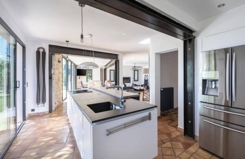 Chateauneuf-Grasse Villa | Enjoy the Riviera from a luxury villa with sea view, pool and relaxing gardens