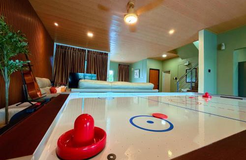 Batam House | Entire Villa, Ferry Terminal Pickup & Breakfast