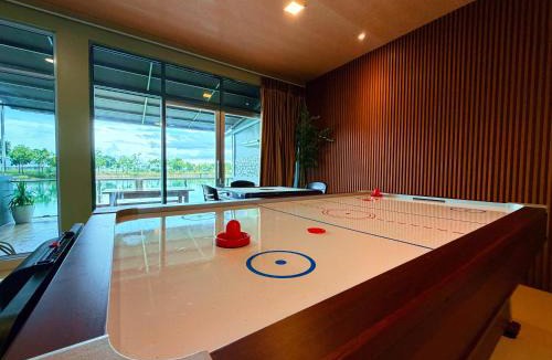 Batam House | Entire Villa, Ferry Terminal Pickup & Breakfast
