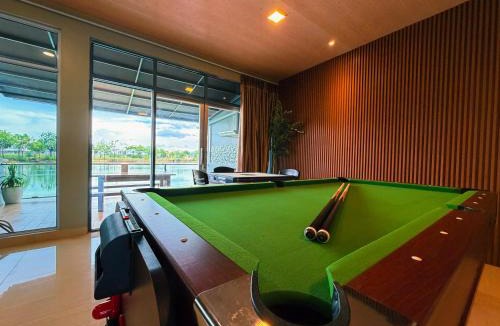 Batam House | Entire Villa, Ferry Terminal Pickup & Breakfast