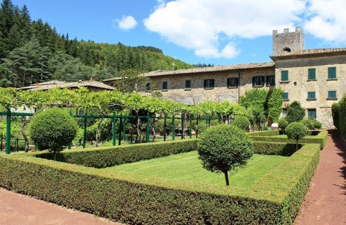 Badia Coltibuono Apartment | Eremo Granaio In Gaiole in Chianti, Tuscany