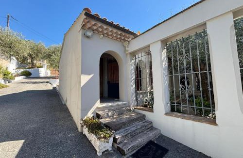 Saint-Martin-du-Var Apartment | Escapade entre Mer et Montagnes