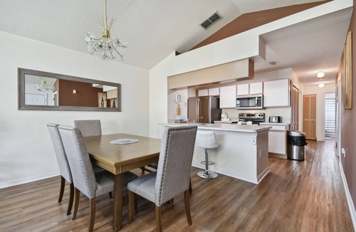 Lindfields Condo | Escape to our charming 3B/2B condo near Disney! with backyard lake view