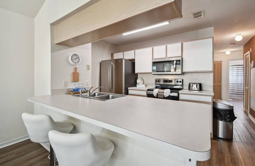 Lindfields Condo | Escape to our charming 3B/2B condo near Disney! with backyard lake view