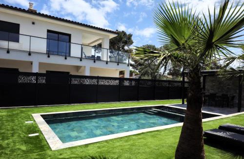 Saint-Aygulf Apartment | ETOILE DU BERGER Saint Aygulf 3 Villas et 4 appartements jardin individuel et piscine chauffée en saison - la mer et les plages 450 m