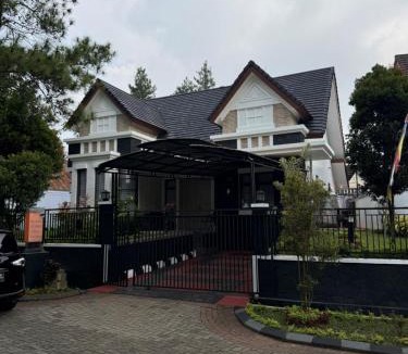 Cipanas Villa | Eton Asia Villas-Kota Bunga