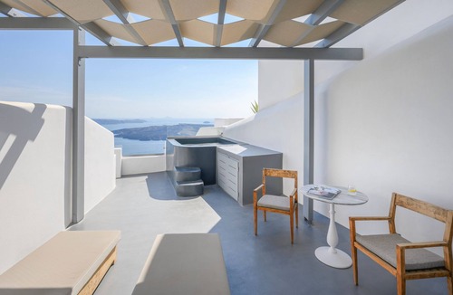 Firostefani House | Executive Suite with Caldera View & Hot Tub