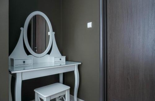 Jakarta Apartment | Exquisite 3BR at Ciputra International Apartment By Travelio