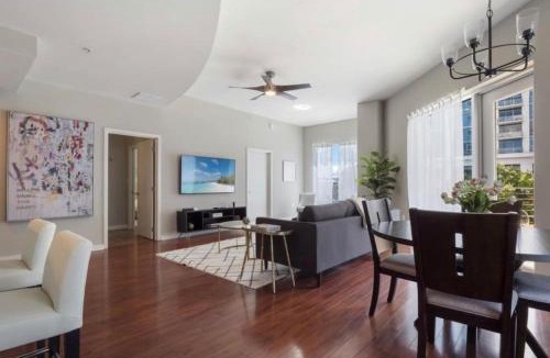 South Eola Apartment | Extra Large 1 Bdrm Condo & Gym