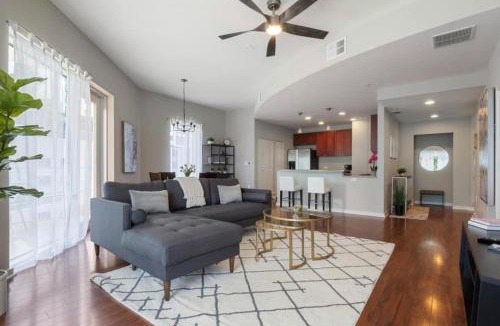 South Eola Apartment | Extra Large 1 Bdrm Condo & Gym