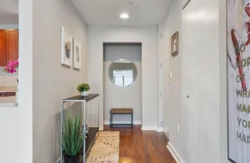 South Eola Apartment | Extra Large 1 Bdrm Condo & Gym