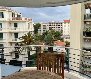 Juan-les-Pins Apartment | F2 50 M DE LA MER